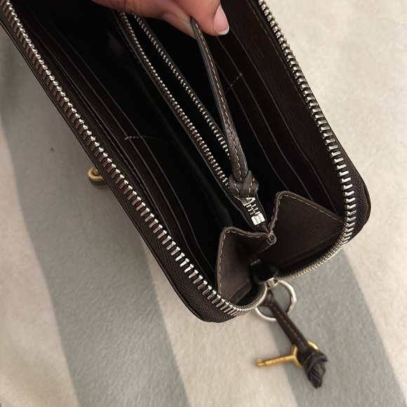 CHLOE Zippy Paddington Wallet - Picture 8 of 9